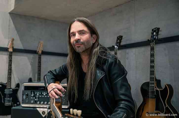 Mana’s Sergio Vallin on Enlisting Santana, Alejandro Sanz & More for Instrumental Album ‘Microsinfonias’
