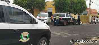 Mulher morre esfaqueada no pescoço em praça de Ibitinga - G1