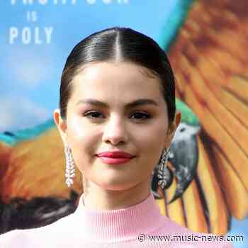 Selena Gomez sings better in Spanish
