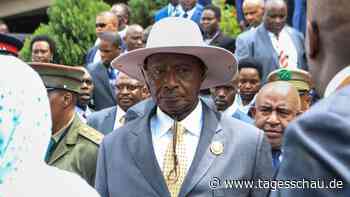 Trotz Betrugsvorwürfen: Museveni bleibt Präsident in Uganda