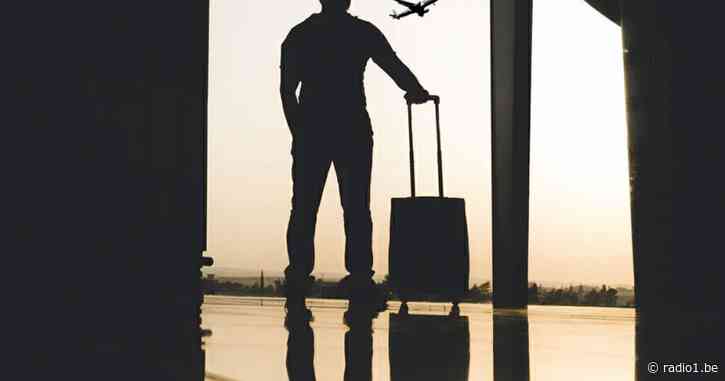 Viroloog Marc Van Ranst pleit voor verbod op niet-essentiële reizen - Radio 1