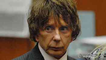 Phil Spector, convicted murderer and revolutionary music producer, dies at 81