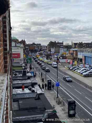 Wandsworth: Man killed by train at Tooting Bec station