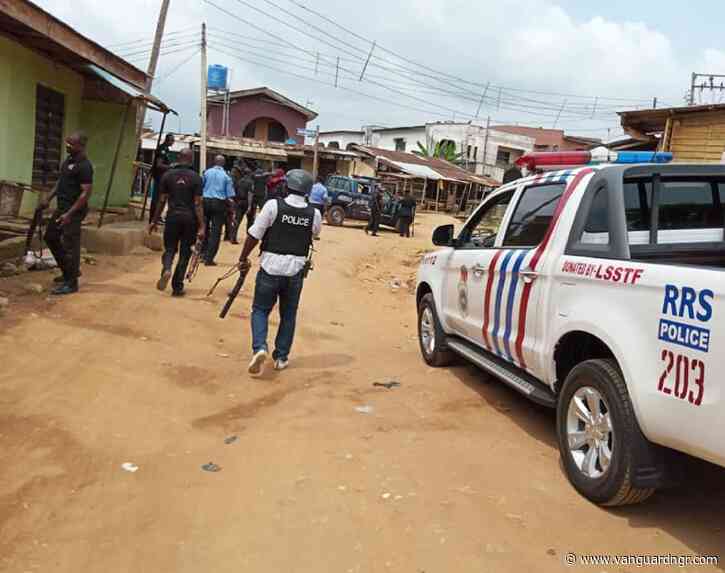 Tension as soldiers threaten to shoot RRS officers over covered number plates in Lagos