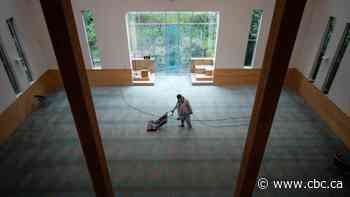 Want to reduce COVID-19? Target high-risk populations, health experts urge