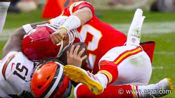 Mahomes evaluated for concussion after hard hit