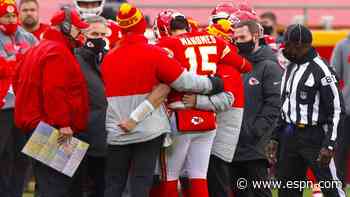 Mahomes out for rest of game with concussion