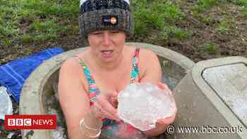 Melton Mowbray swimmer completes ice bath challenge