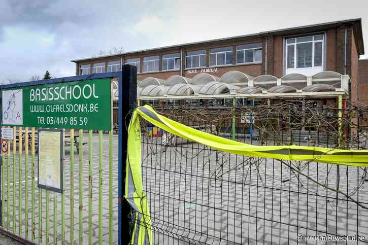 “Als iedereen zich aan regels had gehouden, zaten we nu niet in deze miserie”: steeds meer duidelijkheid over Britse coronavariant in scholen: drie leerlingen brengen besmetting binnen