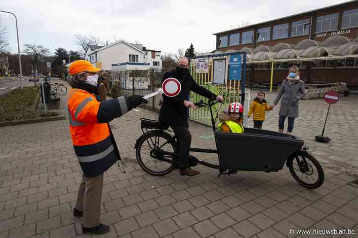 Na uitbraak ‘Britse corona’: kunnen ouders in quarantaine schadevergoeding eisen van skiënde moeder?