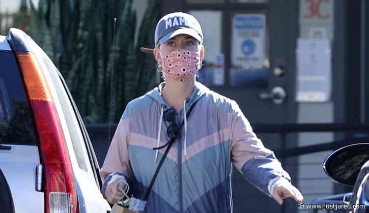 Katy Perry Shows Off Her 'Mama' Pride While Running Errands