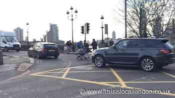 Calls for Battersea Bridge crossing after pedestrian dies
