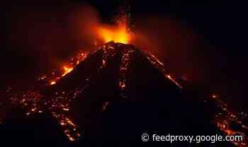 Mount Etna erupts: Witnesses describe 'absolutely spectacular' scenes after ash warning