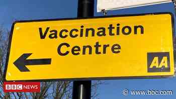 Covid: Norwich shopping centre food court becomes mass vaccination hub - BBC News