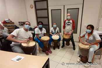Zorgpersoneel Borsbeekhof ontspant met djembéles