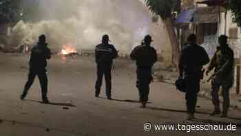 Erneute Proteste: Polizei in Tunis setzt Tränengas ein