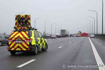 E313 volledig versperd richting Antwerpen na ongeval in Massenhoven