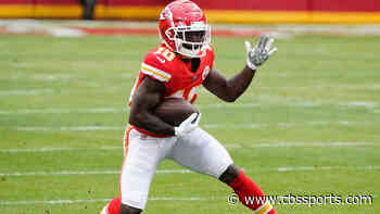 Tyreek Hill explains pushing Chiefs receivers coach on the sideline last week, says he was 'just fired up'