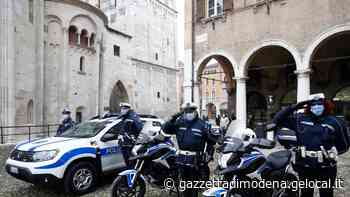 Modena Polizia locale: un 2020 con calo di multe e di incidenti. Ma è boom di sanzioni per mancato uso di cinture - La Gazzetta di Modena