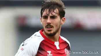 Sam Stubbs: Exeter City sign Fleetwood Town centre-back on free transfer