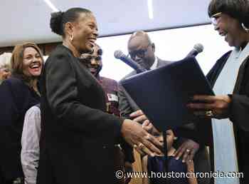 Houston ISD trustees break deadlock, choose longtime educator Allen as board president - Houston Chronicle