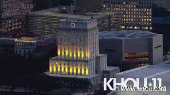 Houston City Hall, 59 bridges light up amber to honor COVID-19 victims - KHOU.com