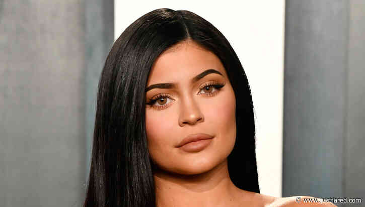 Kylie Jenner Reveals Her Actual Shower & Water Pressure Amid All Those Memes