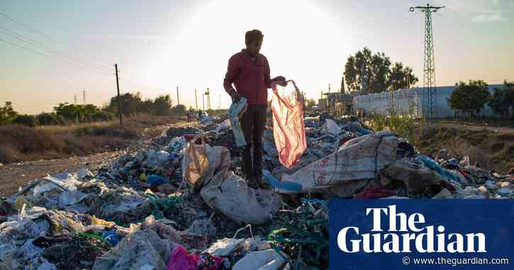 Chris Packham joins fight to end UK’s 'embarrassing' plastic waste exports