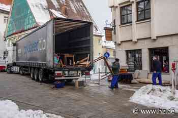 Hilfstransport nach Rumänien: Lamm-Wirt Honold aus Giengen spendet übrige Betten, Tische und Stühle - Heidenheimer Zeitung