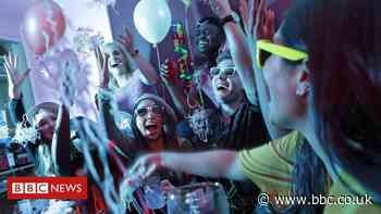 Covid: £800 house party fines to be introduced in England