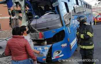 Un bus se impactó contra una casa en Carcelén