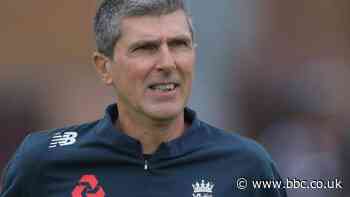 Warwickshire appoint Mark Robinson as new first-team coach