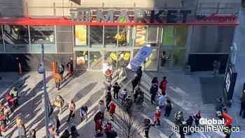 Anti-lockdown protesters attempt to enter grocery store in Toronto | Watch News Videos Online - Globalnews.ca