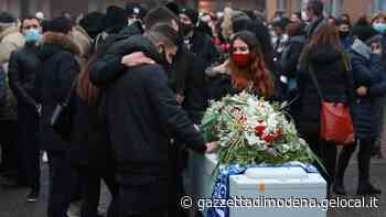 Modena. La Madonnina si stringe attorno ad Alex: la sua giovinezza salutata con Vasco - La Gazzetta di Modena