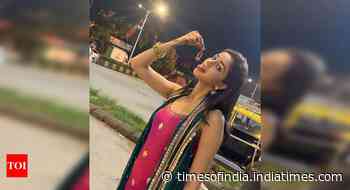 Ananya's funny PIC with cockroach goes viral