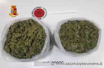 Viaggiavano in auto con 2 kg di “erba”. La Polizia arresta 4 ‘corrieri’ - Secondo Piano News