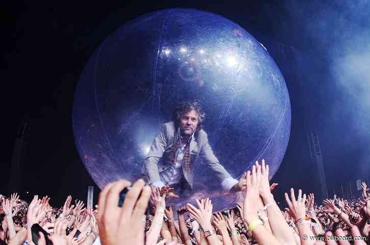 Flaming Lips Pull Off Futuristic ‘Space Bubble’ Concert in Oklahoma City