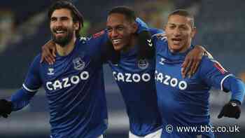 Everton move into FA Cup fifth round as Small becomes youngest player in their history