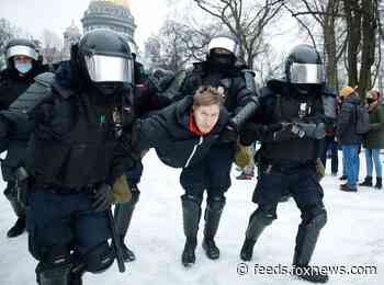 Russia arrests 2,100 protesters calling for Navalny's release