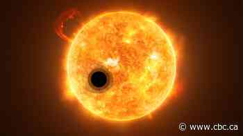 Astronomers discover huge exoplanet has the density of cotton candy