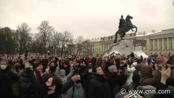 Thousands turn out across Russia to protest Navalny's arrest