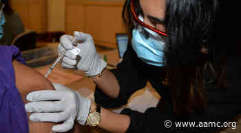 As COVID-19 vaccines roll out, medical students help with inoculations - AAMC