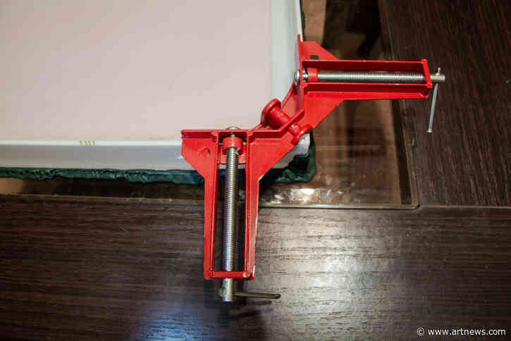 Build Frames with the Best Corner Clamps for Canvases and Panels