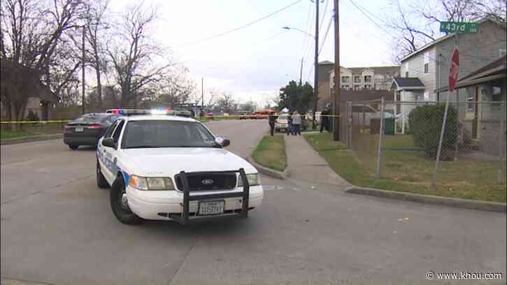 Houston police officer shoots murder suspect who opened fire on several people, HPD says - KHOU.com