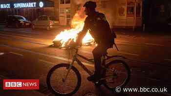 Covid: Dutch curfew riots rage for third night