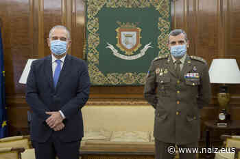 Maya recibe al coronel jefe del 'América 66', que vitoreó a Franco en su primer acto - NAIZ