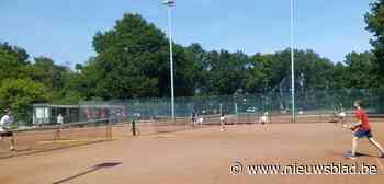 Stijgende coronacijfers: burgemeester verbiedt douchen na alle sportwedstrijden - Het Nieuwsblad