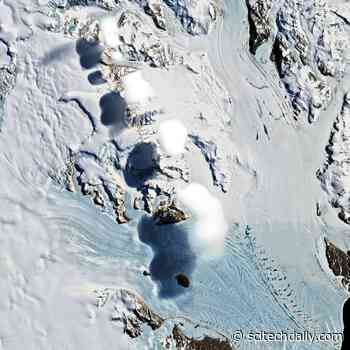 Mysterious Hovering Clouds Spotted Over the Transantarctic Mountains