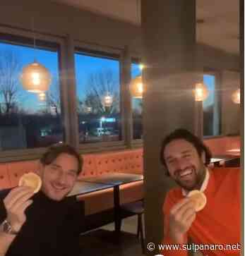 Francesco Totti e Luca Toni, due campioni del mondo a Modena per mangiare le crescentine - SulPanaro