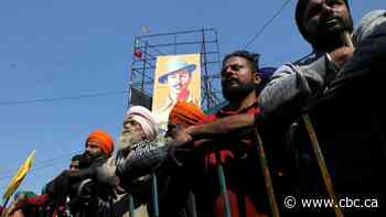 Protesting Indian farmers return to camp after storming historic fort